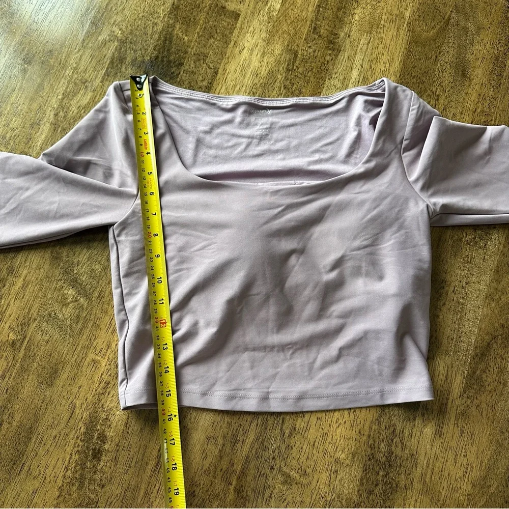 Old Navy Set PowerSoft Long-Sleeve Crop Support Top & High Waisted 7/8 Leggings - Picture 11 of 14